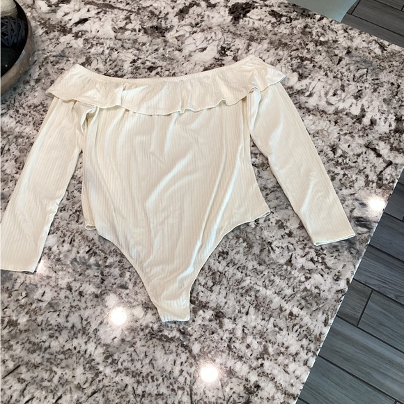 Discreet, XL, cream bodysuit - Picture 2 of 3